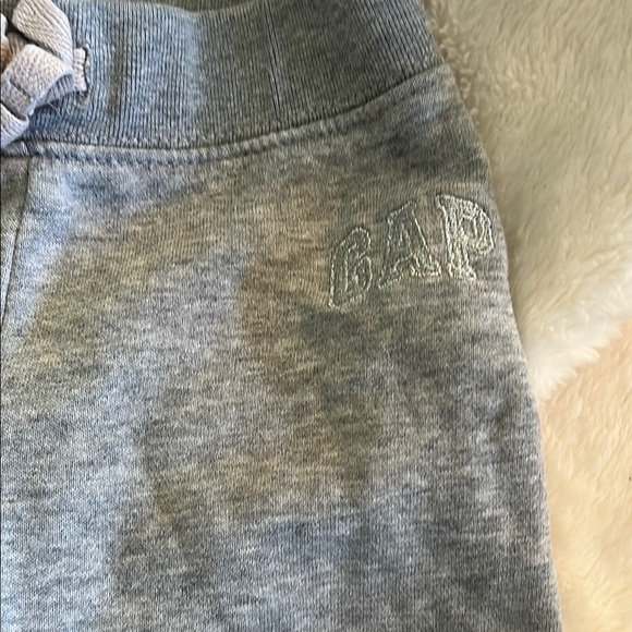😍Girls 2t peppa pig sweatshirt and gap sweatpants - Picture 3 of 6